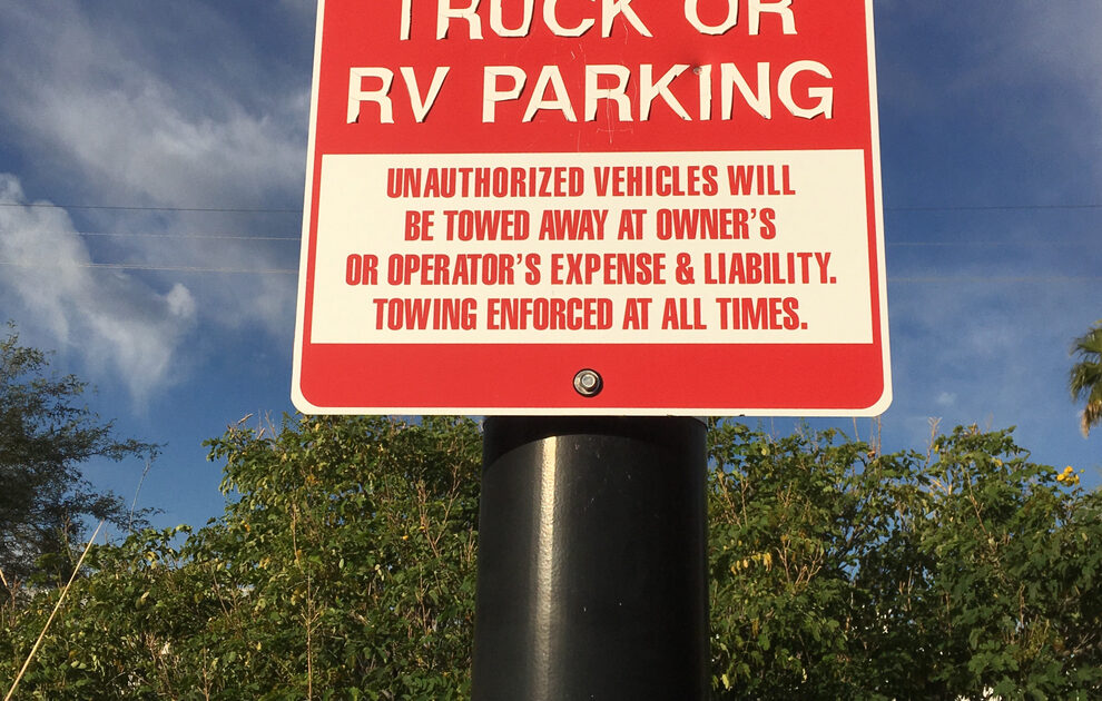 no truck or rv parking sign