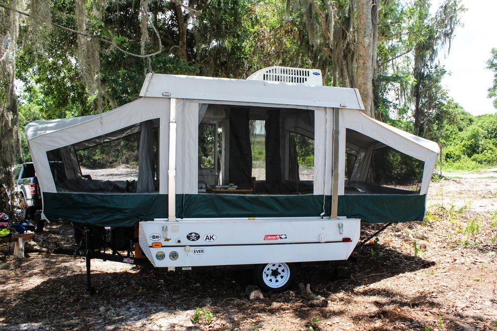 a pop up camper set up at a campground