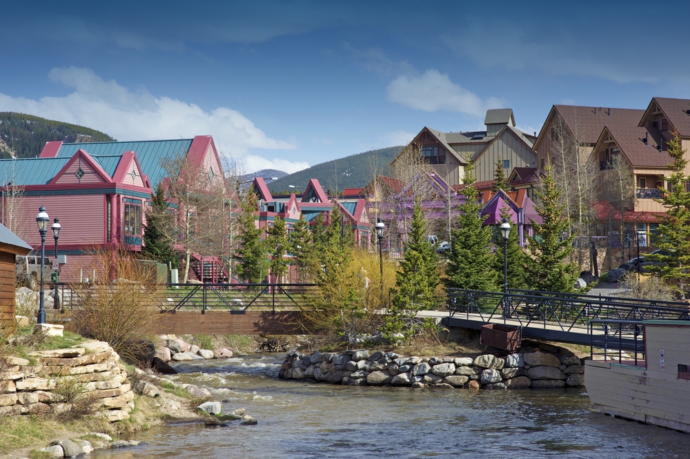 Breckenridge has beautiful autumn foliage, making it a great fall travel stop.