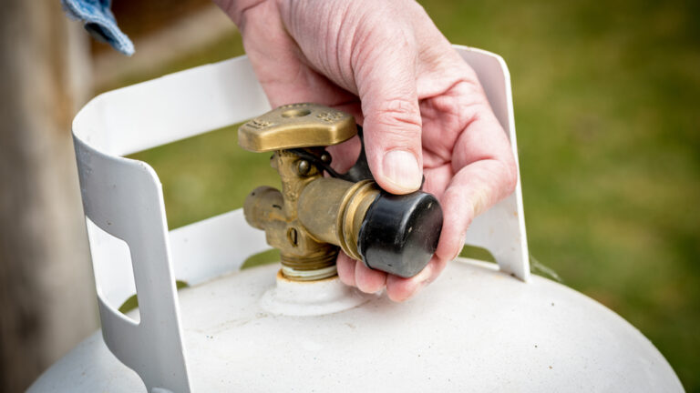propane tank with regulator