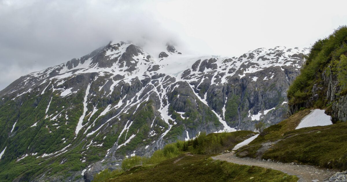 Pretty view on Kenai Peninsula, the perfect place for boondocking in Alaska