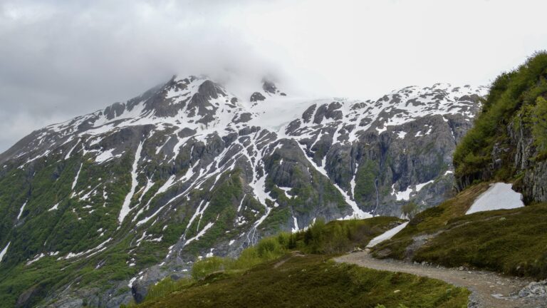 Pretty view on Kenai Peninsula, the perfect place for boondocking in Alaska