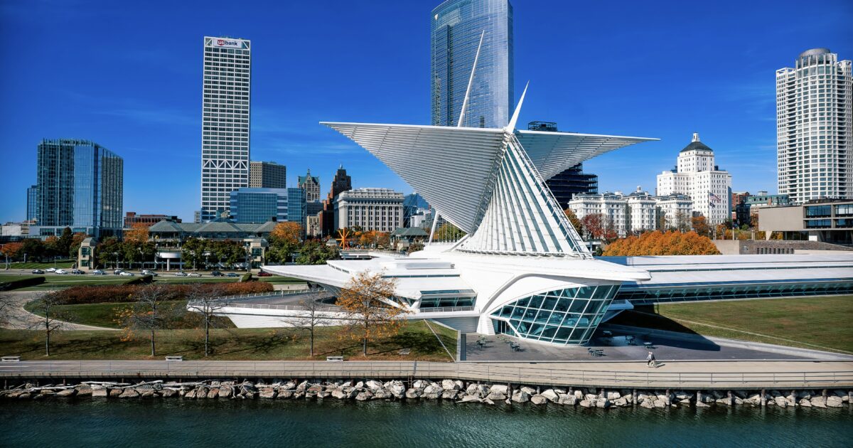 Milwaukee Art Museum, one of the best Wisconsin landmarks