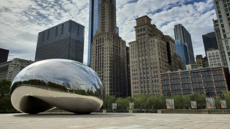 “The Bean” in Chicago, one of the best Illinois landmarks