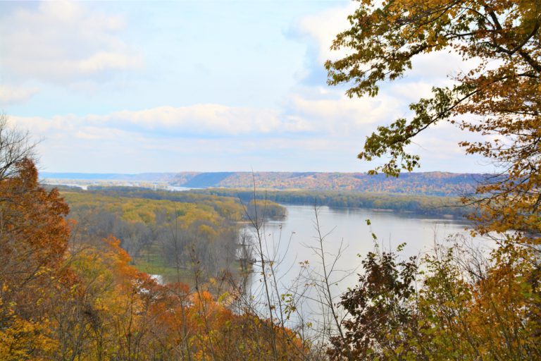 Pikes Peak State Park Iowa in the fall