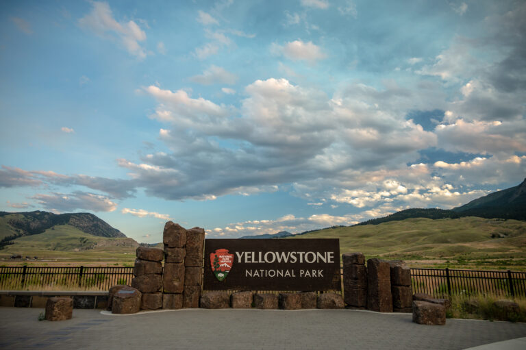 national park sign of the first national park yelloswtone national park