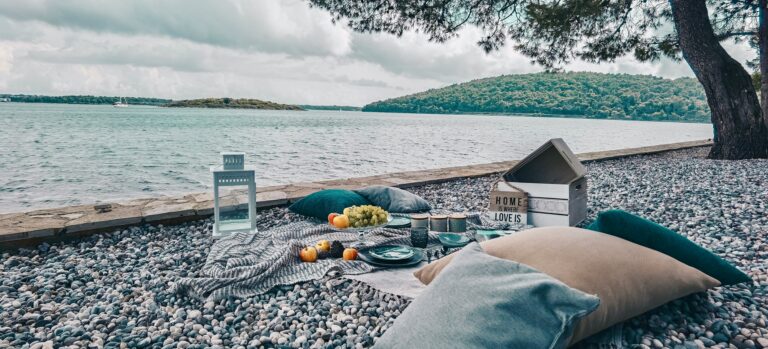 Glamping picnic at the beach