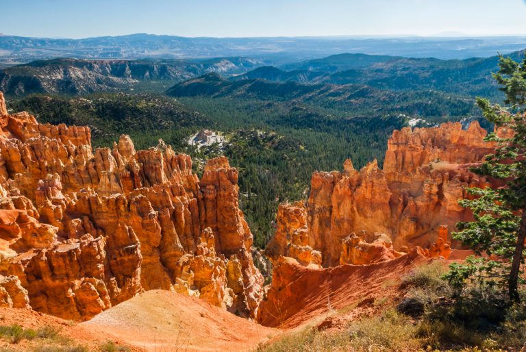 Sandstone monuments, Bryce National Park, Utah, USA