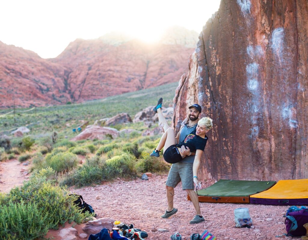 climbing couple outdoors
