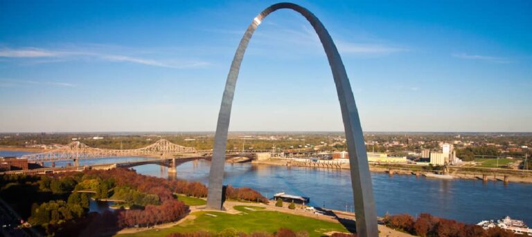 The Gateway Arch is a great site to see when RVing in Missouri