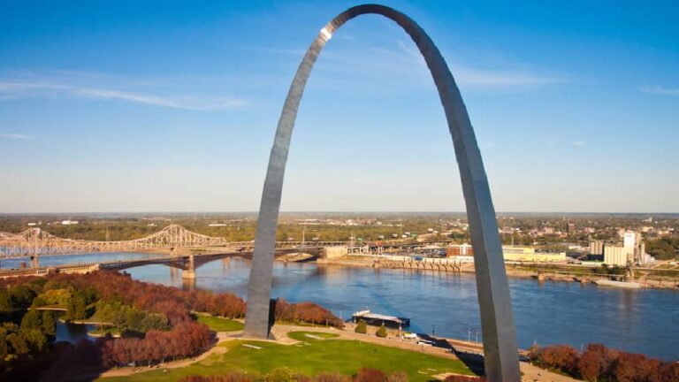 The Gateway Arch is a great site to see when RVing in Missouri