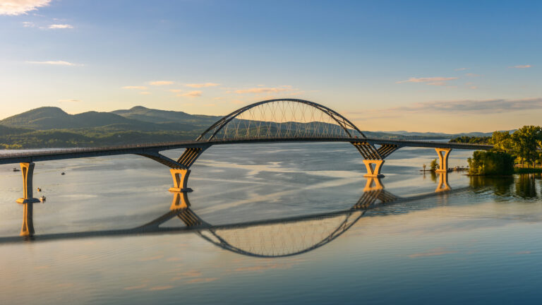 – Champlain Bridge across Lake Champlain connecting New York and Vermont