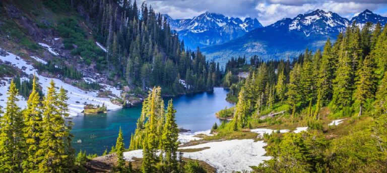 a beautiful lake surrounded by mountains
