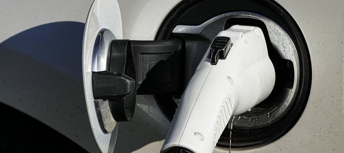 How to Plan RV Trips with EV Charging Logistics