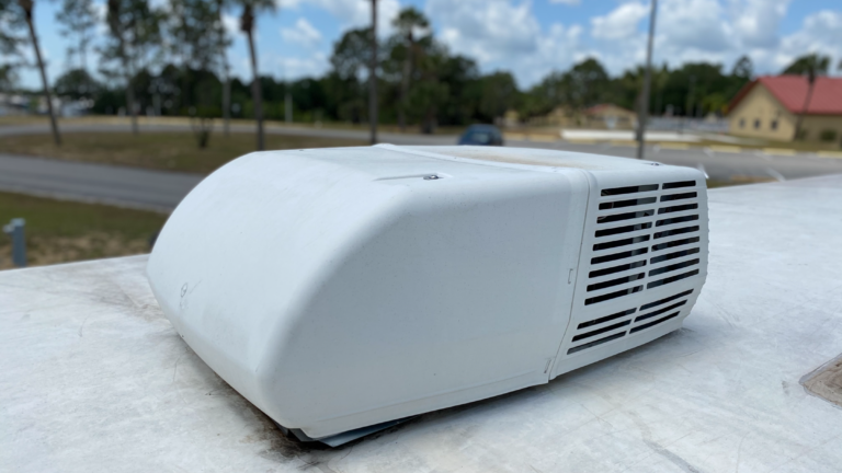 RV air conditioner