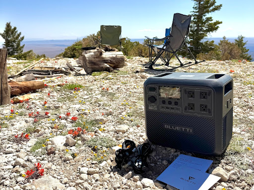 Bluetti Elite 200 V2 with included cords and manual